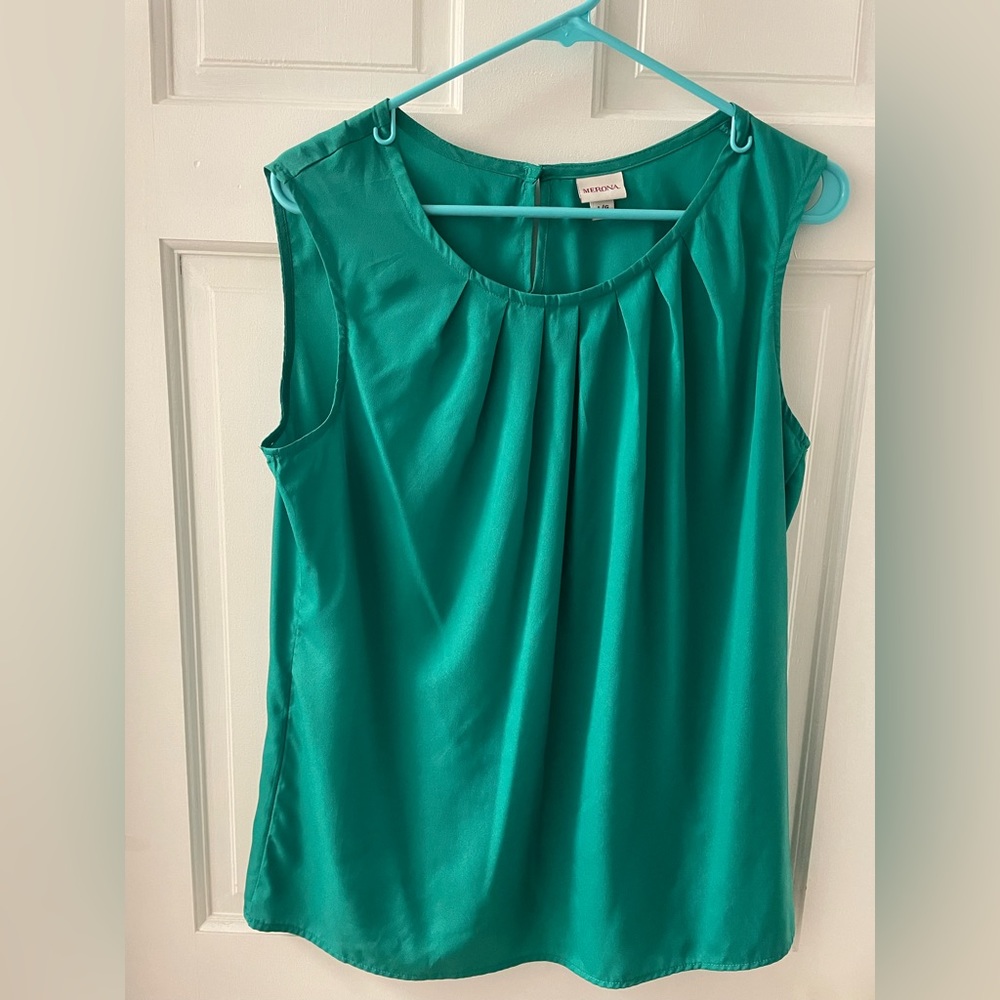 Merona, size large, green, short sleeves, small button back, 100% polyester